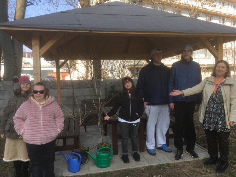 „Dobrý ježko“ – sadenie kríčkov